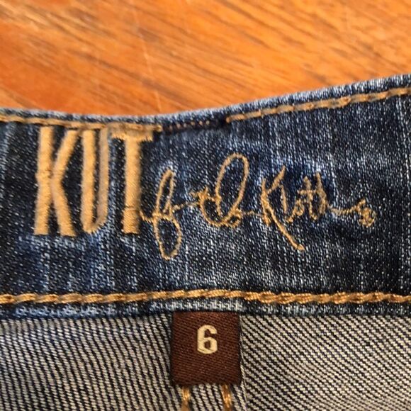 Kut from the Kloth Jeans with whiskering fading and very light distressing Sz 6 - Picture 7 of 11